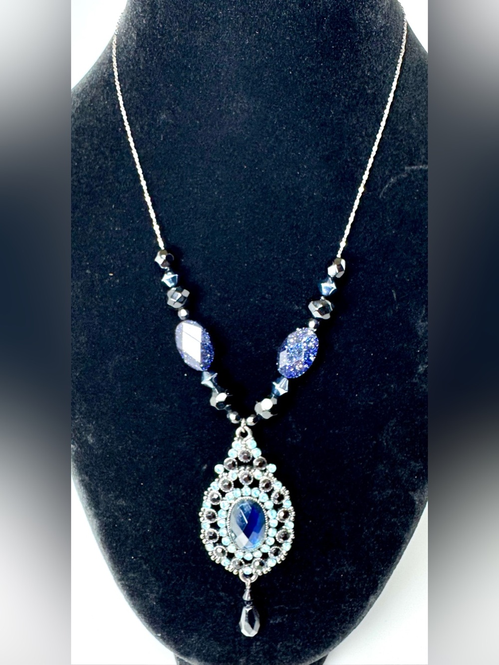 Vintage Avon Blue Crystal Teardrop Pendant Necklace - Women Jewelry #1128